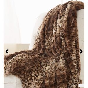 Soma Animal Print Blanket (Embraceable Lux)